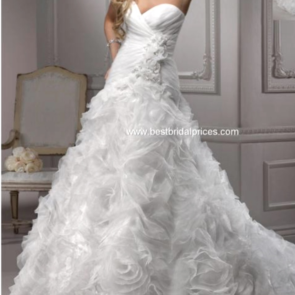Maggie Sottero Shania Wedding Dress NWT size 10 Diamond White